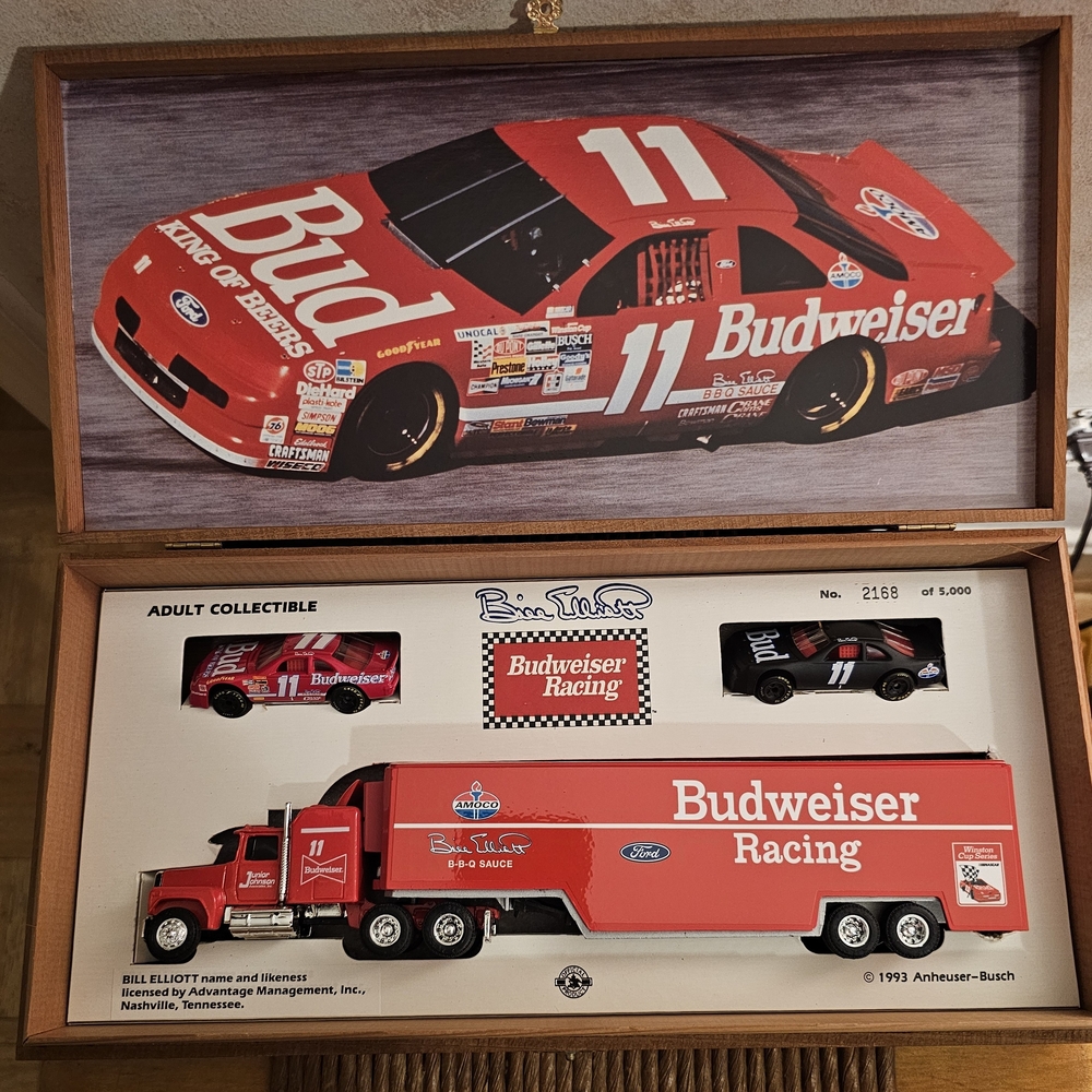 Budweiser Racing #11 Bill Elliot Collectible Set